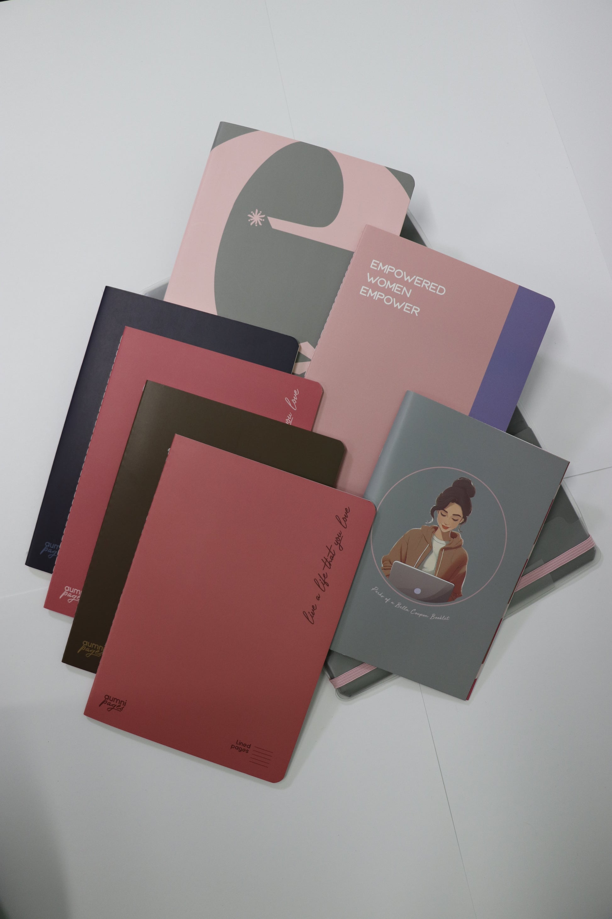 2025 Belle De Jour Undated Planner & Aumnifillers
